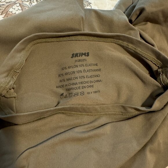 Skims soft smoothing turtleneck top army green 2X - Picture 4 of 4